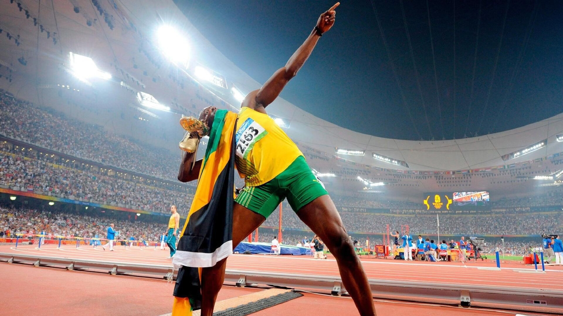 尼尔·巴特尔在橄榄球比赛中以防守为主导，帮助袋鼠队稳定胜局